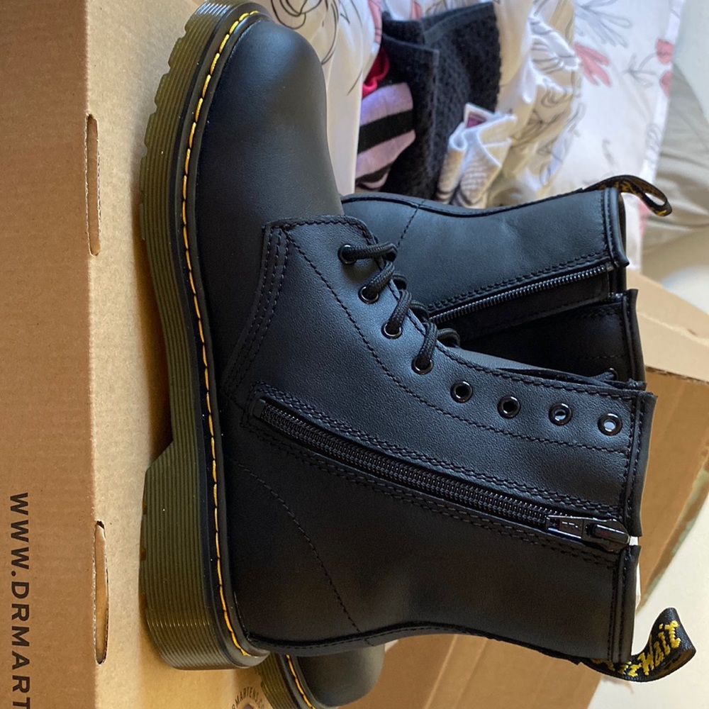Kids doc martens (1460’s)